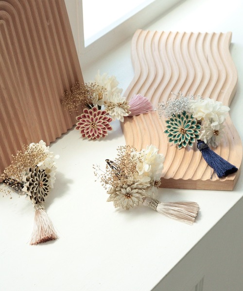 utatane（ウタタネ）の「髪飾り 菊・あじさい＆かすみそうタッセルスリーピン 日本製（和装小物・レディース・ホワイト/ブラック/ピンク/ブルー・FREE）」の5枚目の写真
