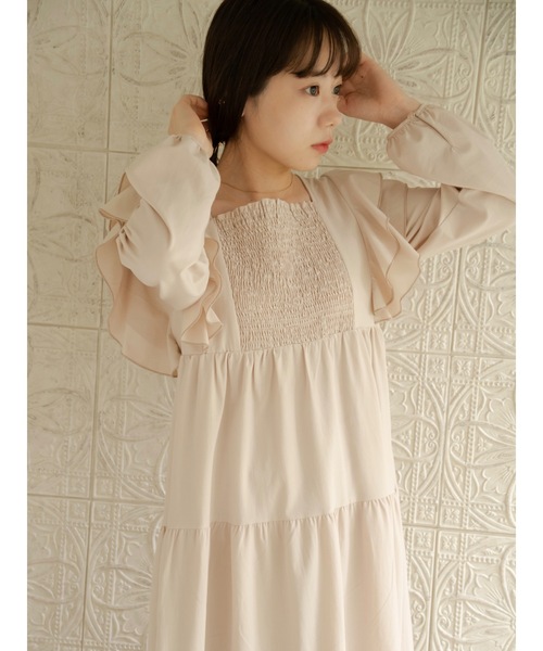 JUMELLE(ジュメロ)の「フロントシャーリングワンピース(ワンピース・レディース・グレー/ベージュ・FREE)」の4枚目の写真