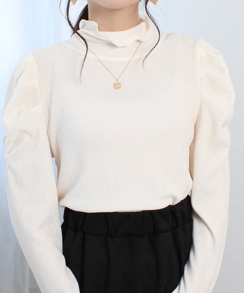 toucher du brise（トゥシェドブリーズ）の「ハイネック パワショル トップス（Tシャツ/カットソー・レディース・パープル/ブラック/ベージュ/グレー/オフホワイト・M）」の2枚目の写真