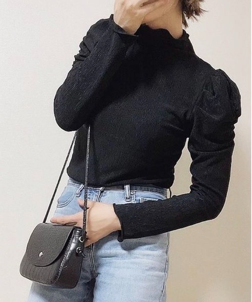 toucher du brise（トゥシェドブリーズ）の「ハイネック パワショル トップス（Tシャツ/カットソー・レディース・パープル/ブラック/ベージュ/グレー/オフホワイト・M）」の3枚目の写真