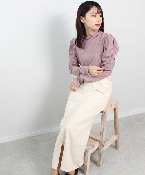 toucher du brise（トゥシェドブリーズ）の「ハイネック パワショル トップス（Tシャツ/カットソー・レディース・パープル/ブラック/ベージュ/グレー/オフホワイト・M）」の13枚目の写真