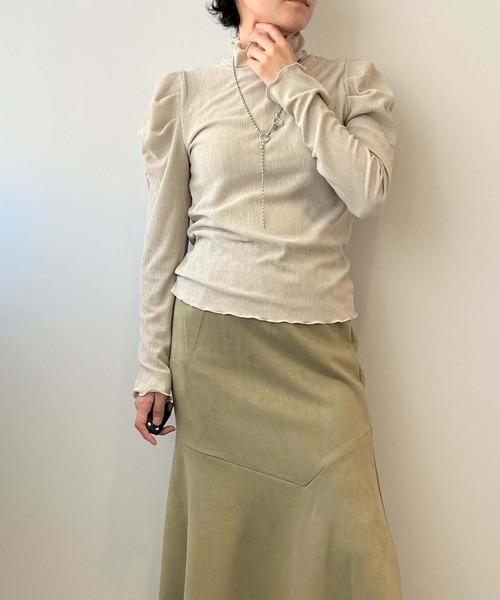 toucher du brise（トゥシェドブリーズ）の「ハイネック パワショル トップス（Tシャツ/カットソー・レディース・パープル/ブラック/ベージュ/グレー/オフホワイト・M）」の17枚目の写真