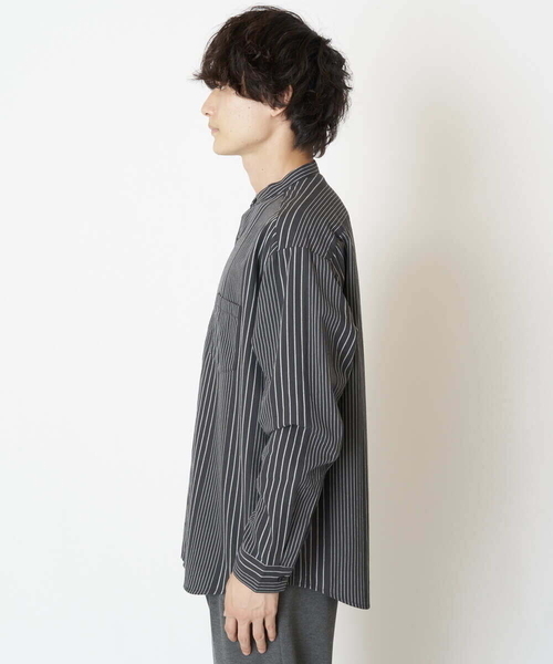 a.v.v(アーヴェヴェ)の「ビエラストライプワイドシルエットバンドカラーシャツ(シャツ/ブラウス・メンズ・チャコールグレー/アイボリー・48/46/50)」の18枚目の写真