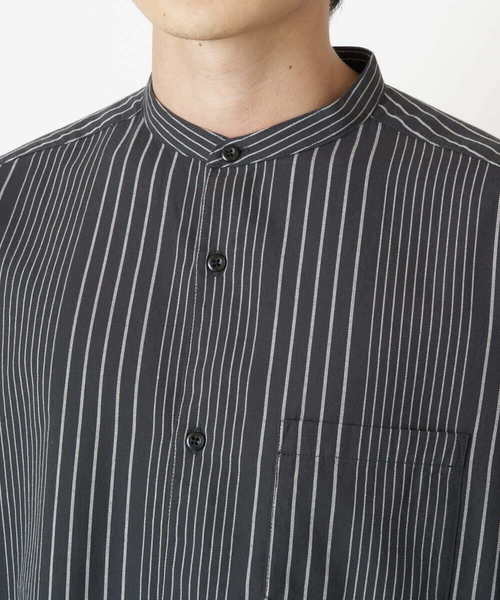 a.v.v(アーヴェヴェ)の「ビエラストライプワイドシルエットバンドカラーシャツ(シャツ/ブラウス・メンズ・チャコールグレー/アイボリー・48/46/50)」の10枚目の写真