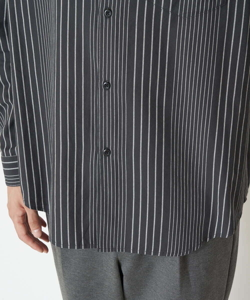 a.v.v(アーヴェヴェ)の「ビエラストライプワイドシルエットバンドカラーシャツ(シャツ/ブラウス・メンズ・チャコールグレー/アイボリー・48/46/50)」の14枚目の写真