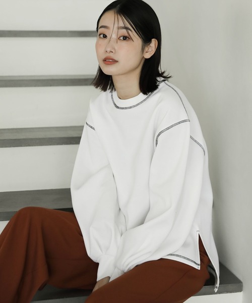 LAKOLE（ラコレ）の「配色ステッチ裏起毛プルオーバー / 180664（スウェット・レディース・ブラック/グレー/オフホワイト・SMALL/MEDIUM）」の2枚目の写真