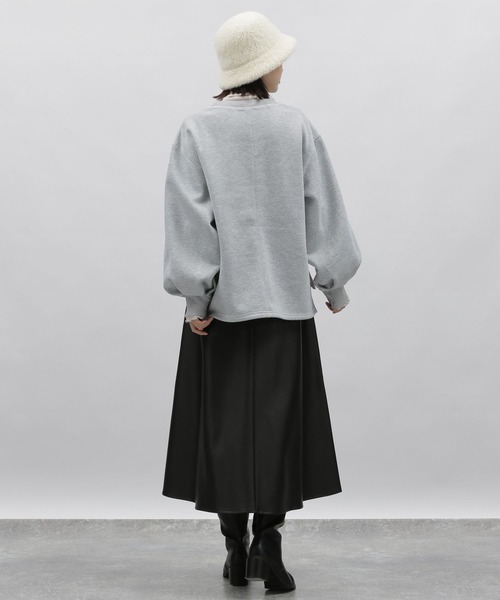 LAKOLE（ラコレ）の「配色ステッチ裏起毛プルオーバー / 180664（スウェット・レディース・ブラック/グレー/オフホワイト・SMALL/MEDIUM）」の14枚目の写真