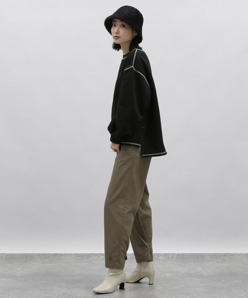 LAKOLE（ラコレ）の「配色ステッチ裏起毛プルオーバー / 180664（スウェット・レディース・ブラック/グレー/オフホワイト・SMALL/MEDIUM）」の11枚目の写真