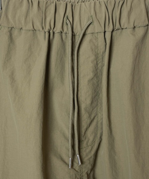 WEGO（ウィゴー）の「WEGO/ナイロンイージーワイドカーゴパンツ（カーゴパンツ・レディース・オフホワイト/サックスブルー/ブラック系その他/カーキ/ライトピンク/ライム/レッド/ブルー/オレンジ/ブラウン/マスタード・FREE）」の12枚目の写真