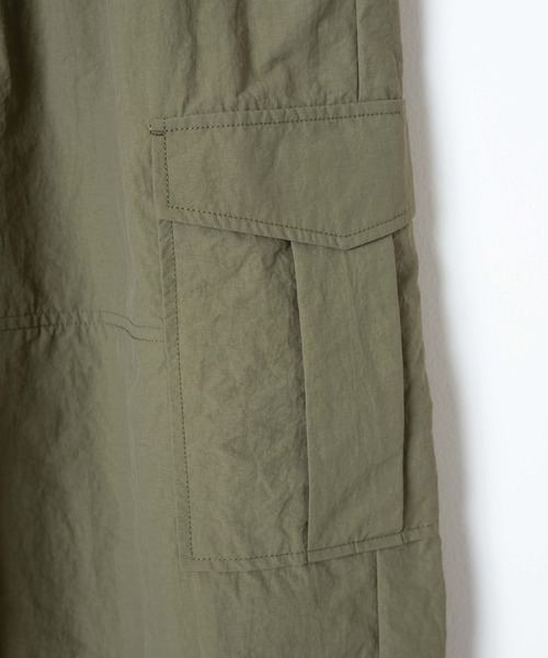 WEGO（ウィゴー）の「WEGO/ナイロンイージーワイドカーゴパンツ（カーゴパンツ・レディース・オフホワイト/サックスブルー/ブラック系その他/カーキ/ライトピンク/ライム/レッド/ブルー/オレンジ/ブラウン/マスタード・FREE）」の14枚目の写真