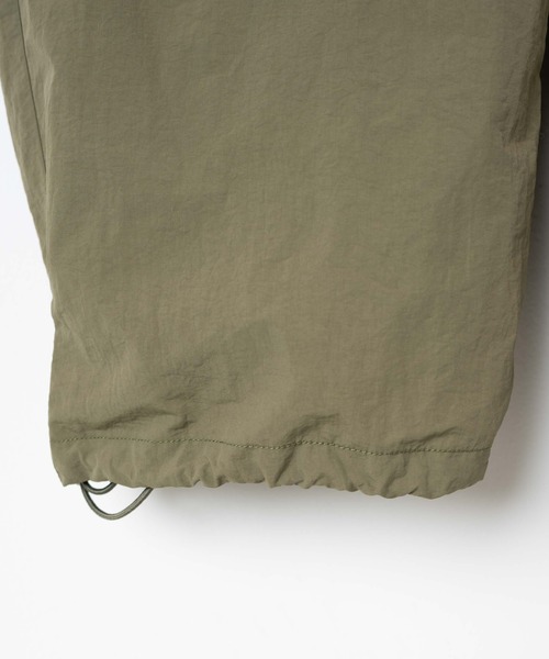 WEGO（ウィゴー）の「WEGO/ナイロンイージーワイドカーゴパンツ（カーゴパンツ・レディース・オフホワイト/サックスブルー/ブラック系その他/カーキ/ライトピンク/ライム/レッド/ブルー/オレンジ/ブラウン/マスタード・FREE）」の15枚目の写真