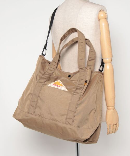 KELTY（ケルティ）の「GISELe 2月号掲載モデル【KELTY】ナイロントートバッグM/NYLON TOTE 2 M（トートバッグ・レディース・タン/モカ/ブラック/セージグリーン/ネイビー/ブラウン系その他・FREE）」の9枚目の写真