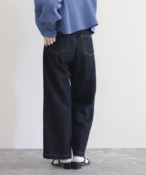 fredy emue（フレディエミュ）の「デニムセミワイドパンツ（デニムパンツ・レディース・ブルー/ネイビー・38/36）」の19枚目の写真