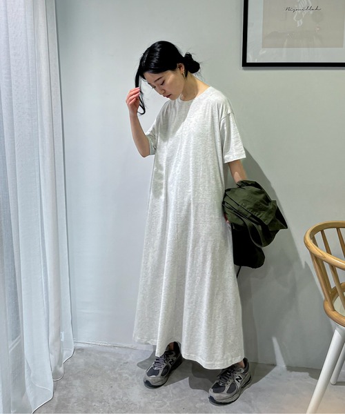feepur(フェピュール)の「【TALLサイズあり】ハーフスリーブシルケットマキシワンピース(ワンピース・レディース・ブラウン/ブラック/オートミール/オフホワイト・MEDIUM/TALL)」の18枚目の写真