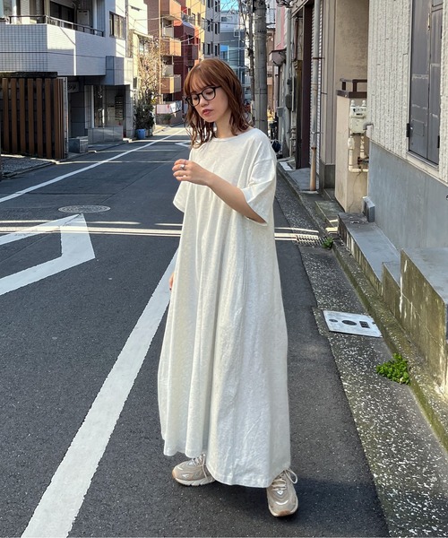 feepur(フェピュール)の「【TALLサイズあり】ハーフスリーブシルケットマキシワンピース(ワンピース・レディース・ブラウン/ブラック/オートミール/オフホワイト・MEDIUM/TALL)」の12枚目の写真