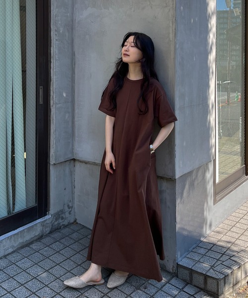 feepur(フェピュール)の「【TALLサイズあり】ハーフスリーブシルケットマキシワンピース(ワンピース・レディース・ブラウン/ブラック/オートミール/オフホワイト・MEDIUM/TALL)」の20枚目の写真