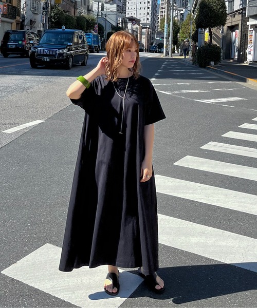 feepur(フェピュール)の「【TALLサイズあり】ハーフスリーブシルケットマキシワンピース(ワンピース・レディース・ブラウン/ブラック/オートミール/オフホワイト・MEDIUM/TALL)」の9枚目の写真