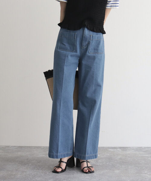 fredy emue（フレディエミュ）の「デニムポケ付きセミフレアパンツ（デニムパンツ・レディース・ブルー/ブルー系その他・38/36/34）」の2枚目の写真