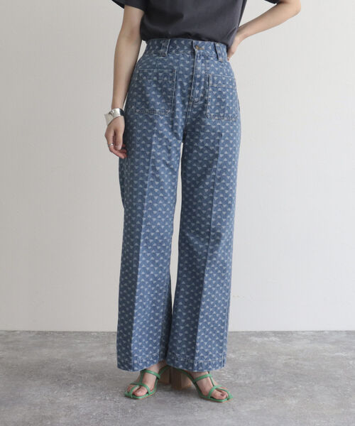 fredy emue（フレディエミュ）の「デニムポケ付きセミフレアパンツ（デニムパンツ・レディース・ブルー/ブルー系その他・38/36/34）」の5枚目の写真