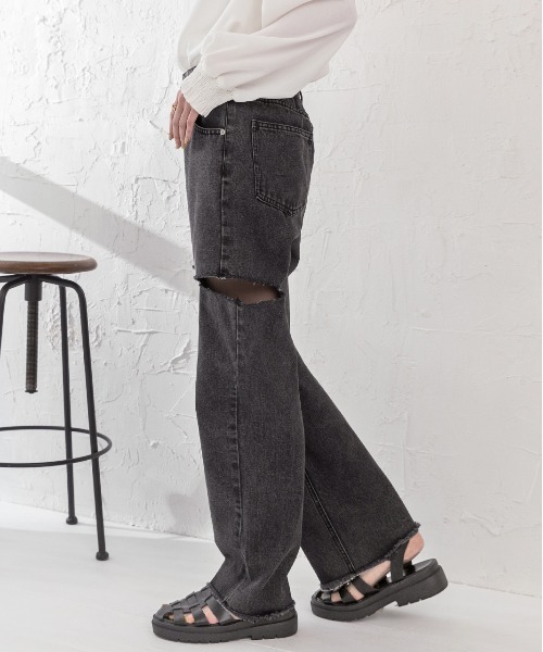 ad thie（アドティエ）の「裾フリンジ・後ろゴム サイドカット ワイドデニム（デニムパンツ・レディース・ライトブルー/ブラック/サックスブルー・FREE）」の6枚目の写真