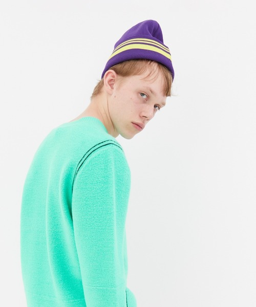 JNBY(ジェーエヌビーワイ)の「APN Logo-patch Striped Polyester Beanie Hat(ニットキャップ/ビーニー・レディース・ブラック/パープル・ONE SIZE)」の2枚目の写真