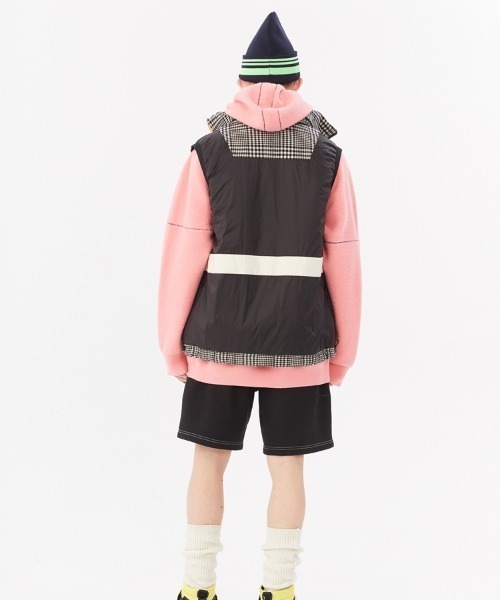 JNBY(ジェーエヌビーワイ)の「APN Logo-patch Striped Polyester Beanie Hat(ニットキャップ/ビーニー・レディース・ブラック/パープル・ONE SIZE)」の7枚目の写真