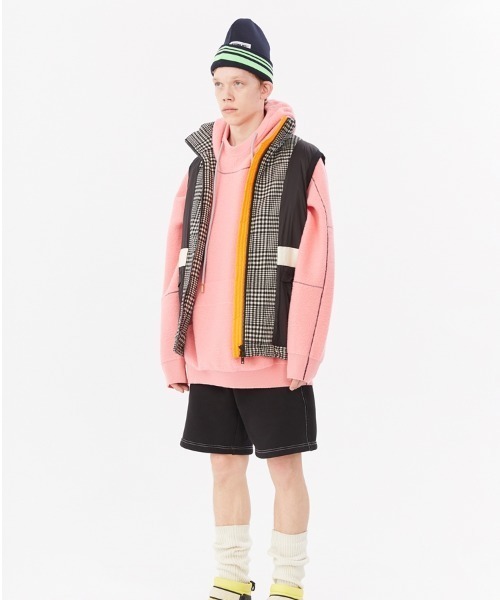 JNBY(ジェーエヌビーワイ)の「APN Logo-patch Striped Polyester Beanie Hat(ニットキャップ/ビーニー・レディース・ブラック/パープル・ONE SIZE)」の6枚目の写真