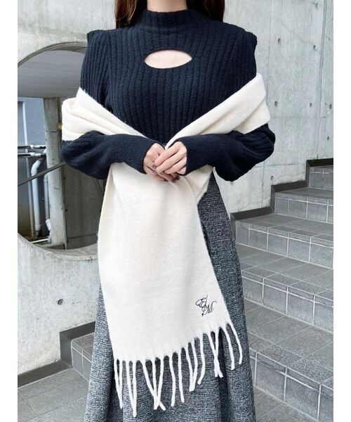 EATME（イートミー）の「E/Mロゴ刺繍マフラー（マフラー・レディース・ブラック/ピンク/アイボリー・FREE）」の5枚目の写真