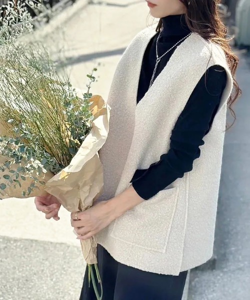 Meli rich(メリーリッチ)の「プードルボアベスト(ベスト・レディース・ライトベージュ/モカ/グレー/ブラック・MEDIUM)」の4枚目の写真