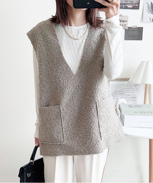 Meli rich(メリーリッチ)の「プードルボアベスト(ベスト・レディース・ライトベージュ/モカ/グレー/ブラック・MEDIUM)」の3枚目の写真