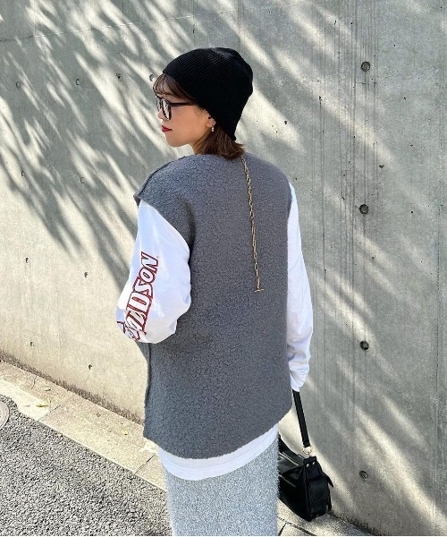 Meli rich(メリーリッチ)の「プードルボアベスト(ベスト・レディース・ライトベージュ/モカ/グレー/ブラック・MEDIUM)」の12枚目の写真