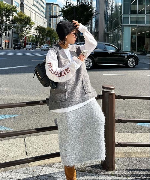 Meli rich(メリーリッチ)の「プードルボアベスト(ベスト・レディース・ライトベージュ/モカ/グレー/ブラック・MEDIUM)」の7枚目の写真