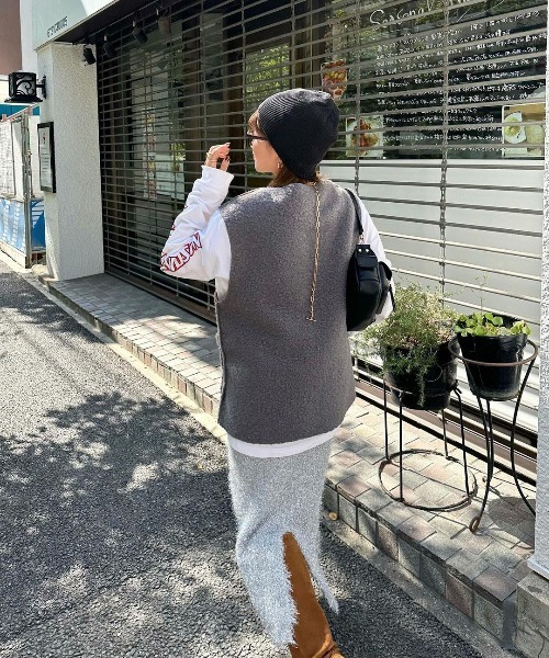 Meli rich(メリーリッチ)の「プードルボアベスト(ベスト・レディース・ライトベージュ/モカ/グレー/ブラック・MEDIUM)」の9枚目の写真