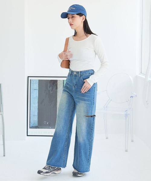 ECRIRE(エクリール)の「カットアウト ワイドデニムパンツ(デニムパンツ・レディース・ブルー・M)」の6枚目の写真