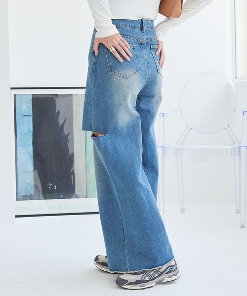 ECRIRE(エクリール)の「カットアウト ワイドデニムパンツ(デニムパンツ・レディース・ブルー・M)」の3枚目の写真