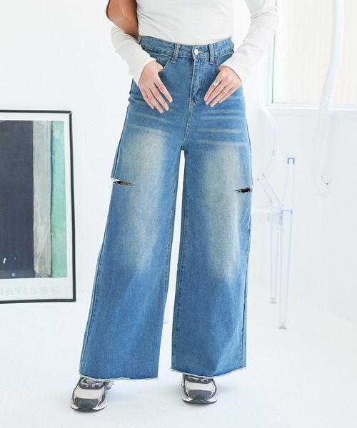 ECRIRE(エクリール)の「カットアウト ワイドデニムパンツ(デニムパンツ・レディース・ブルー・M)」の2枚目の写真