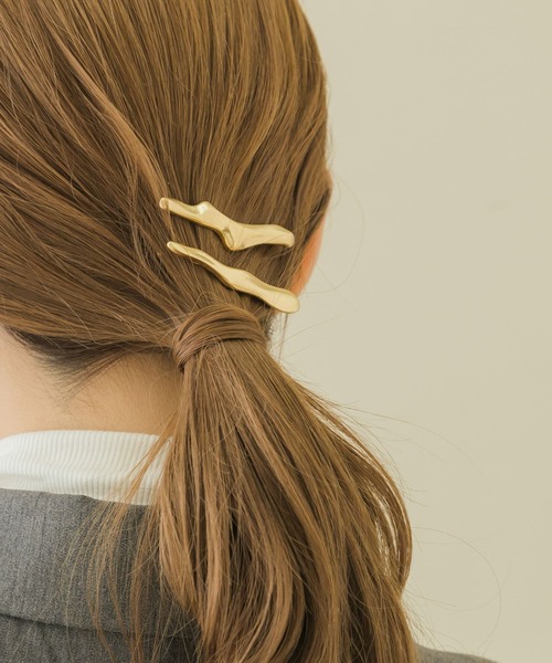SMELLY（スメリー）の「ニュアンスウェーブセットピン（バレッタ/ヘアクリップ・レディース・ゴールド・-）」の6枚目の写真