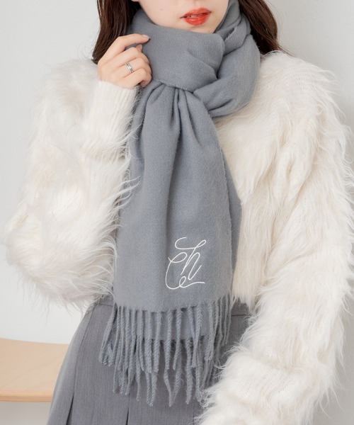 Chico（チコ）の「【WEB限定/REVIVAL】刺繍入り無地ストール（マフラー・レディース・ブラック/アイボリー/グレー・FREE）」の3枚目の写真