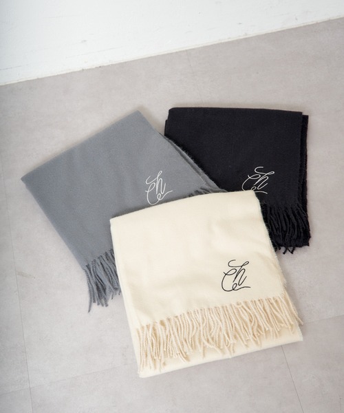 Chico（チコ）の「【WEB限定/REVIVAL】刺繍入り無地ストール（マフラー・レディース・ブラック/アイボリー/グレー・FREE）」の19枚目の写真