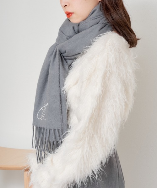 Chico（チコ）の「【WEB限定/REVIVAL】刺繍入り無地ストール（マフラー・レディース・ブラック/アイボリー/グレー・FREE）」の20枚目の写真