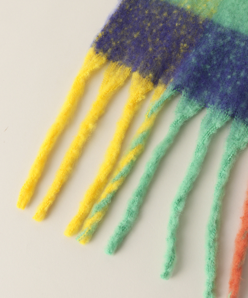 Simplicite（サンプリシテ）の「ブークレ柄マフラー（マフラー・レディース・イエロー/ピンク・FREE）」の4枚目の写真