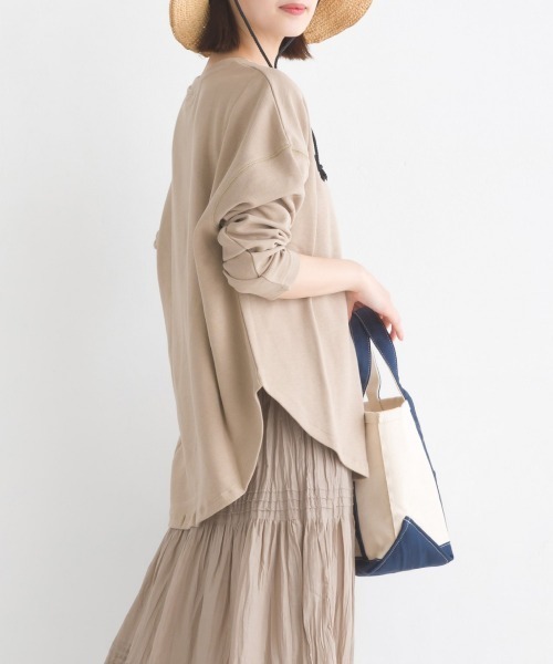 OMNES(オムネス)の「リップルダブルフェイス裾ラウンド長袖Tシャツ(Tシャツ/カットソー・レディース・ホワイト/ブラック/グレー/ベージュ/モカ/ブルー/ピンク・FREE)」の5枚目の写真