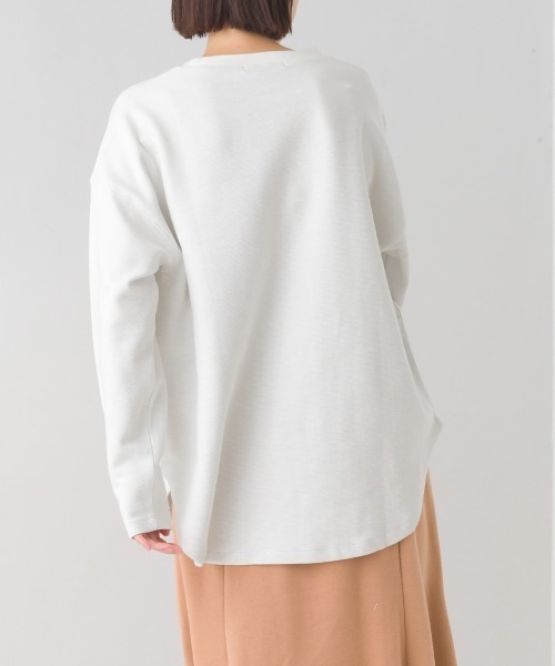 OMNES(オムネス)の「リップルダブルフェイス裾ラウンド長袖Tシャツ(Tシャツ/カットソー・レディース・ホワイト/ブラック/グレー/ベージュ/モカ/ブルー/ピンク・FREE)」の10枚目の写真