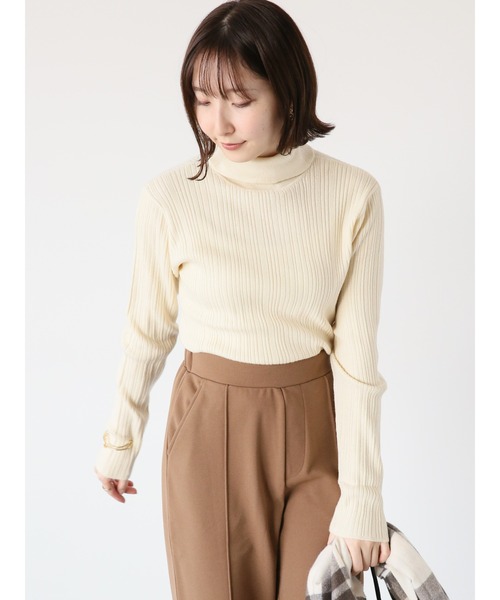 Te chichi TERRASSE（テチチテラス）の「ランダムリブバックパールタートルニット（ニット/セーター・レディース・ベージュ/ブラック/オフホワイト・F）」の2枚目の写真