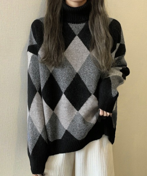 Miniministore(ミニミニストア)の「タートルネックニットトップス アーガイル(ニット/セーター・レディース・ブラウン/ライトブラウン/グレー・フリー)」の2枚目の写真