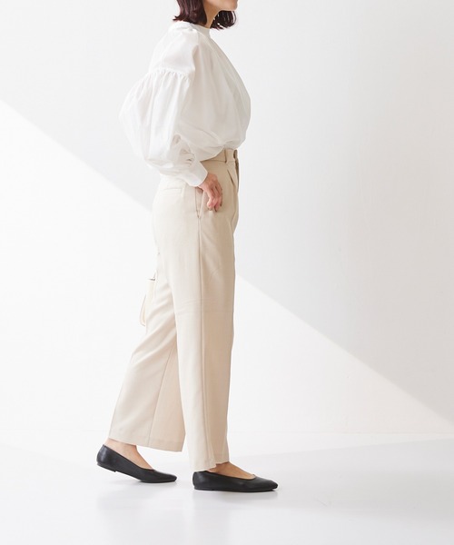 menue(メヌエ)の「アーモンドトゥ フラットパンプス(パンプス・レディース・ブラック/グレイッシュベージュ/アイボリー・21.5cm/22.0cm/22.5cm/23.0cm/23.5cm/24.0cm/24.5cm/25.0cm/25.5cm/26.0cm)」の10枚目の写真
