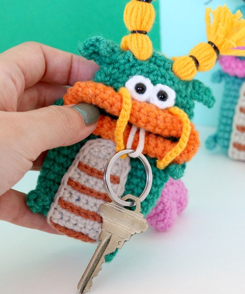 macaroni edge（マカロニエッジ）の「販売終了〈macaroni edge/マカロニエッジ〉毛糸のマスコット 辰の子 キーケース -2024 LIMITED EDITION-（キーケース/キーアクセサリー・レディース・グリーン×オレンジ/グリーン×ピンク・ONE SIZE）」の11枚目の写真