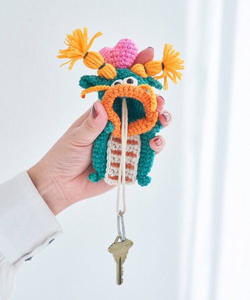 macaroni edge（マカロニエッジ）の「販売終了〈macaroni edge/マカロニエッジ〉毛糸のマスコット 辰の子 キーケース -2024 LIMITED EDITION-（キーケース/キーアクセサリー・レディース・グリーン×オレンジ/グリーン×ピンク・ONE SIZE）」の15枚目の写真