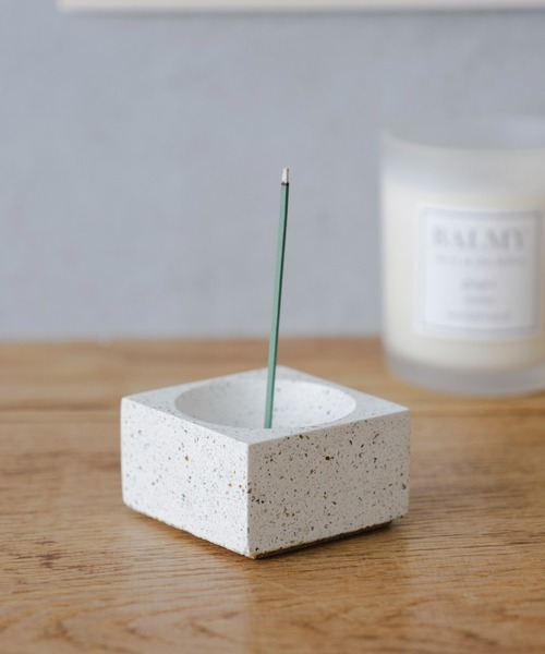 BIRTHDAY BAR（バースデイバー）の「【pretti.cool】Terrazzo インセンスホルダー スクエア（ルームフレグランス/お香・レディース・コバルトブルー/ライラック/ホワイト・フリー）」の2枚目の写真