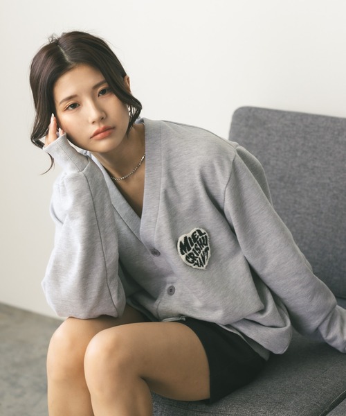 MIEL CRISHUNANT（ミエルクリシュナ）の「【 ユニセックス 】ハートロゴワッペンカーディガン（カーディガン/ボレロ・レディース・ブラック/グレー/ブルー・FREE）」の5枚目の写真